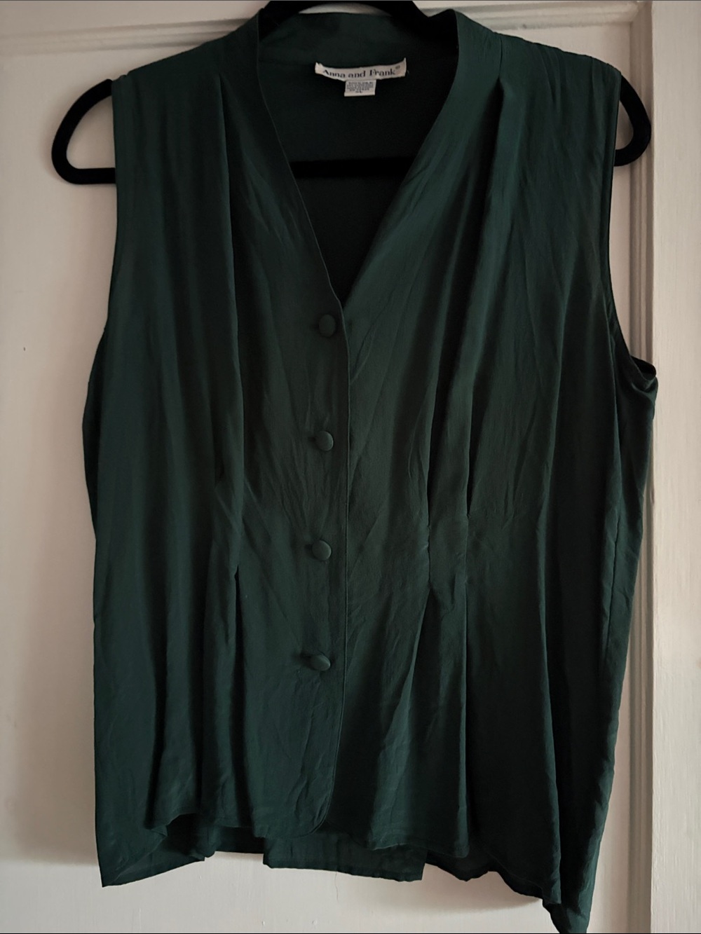 Anna And Frank Dark Green Sleeveless V-Neck Button Front Top